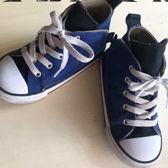 Blue AllStar Converse Toddler 8 Velcro closure - Picture 4 of 7